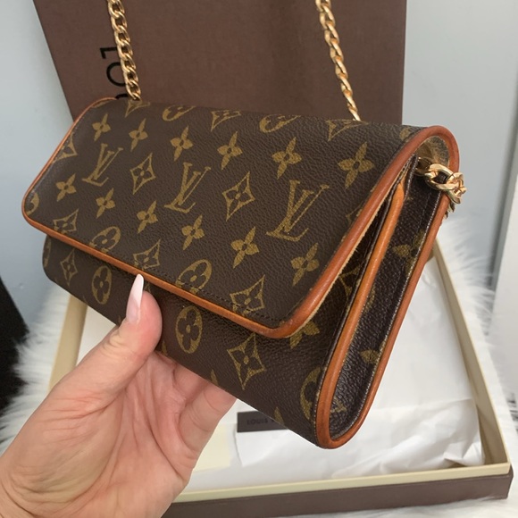 ❌SOLD❌2000 authentic Louis Vuitton Twin Pochette GM with box and free chain - Picture 4 of 17